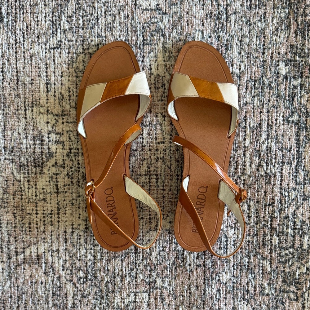 Bernardo Women's Tan and White Strappy Sandals